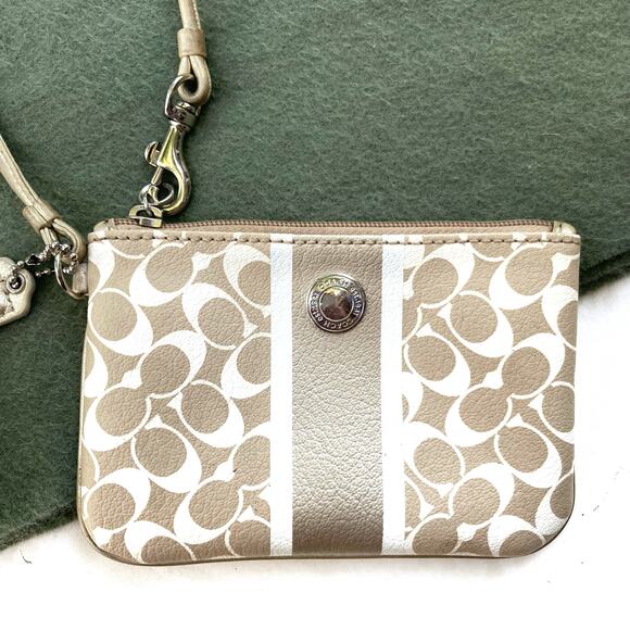 Vintage Coach Gold Cream Monogram Canvas Wristlet | 2000s Designer Mini Bag EUC - Picture 4 of 16
